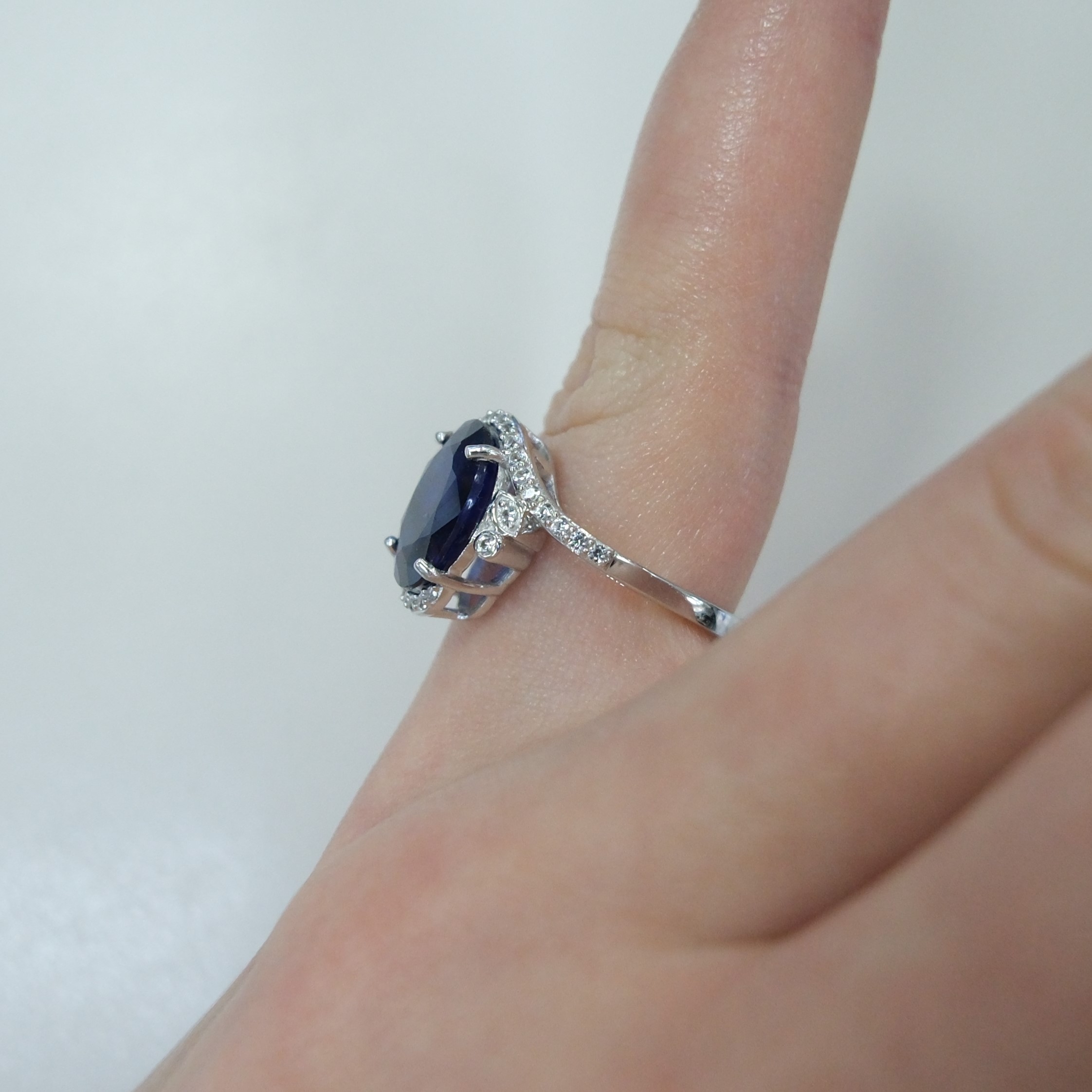 Серебряное кольцо с сапфиром